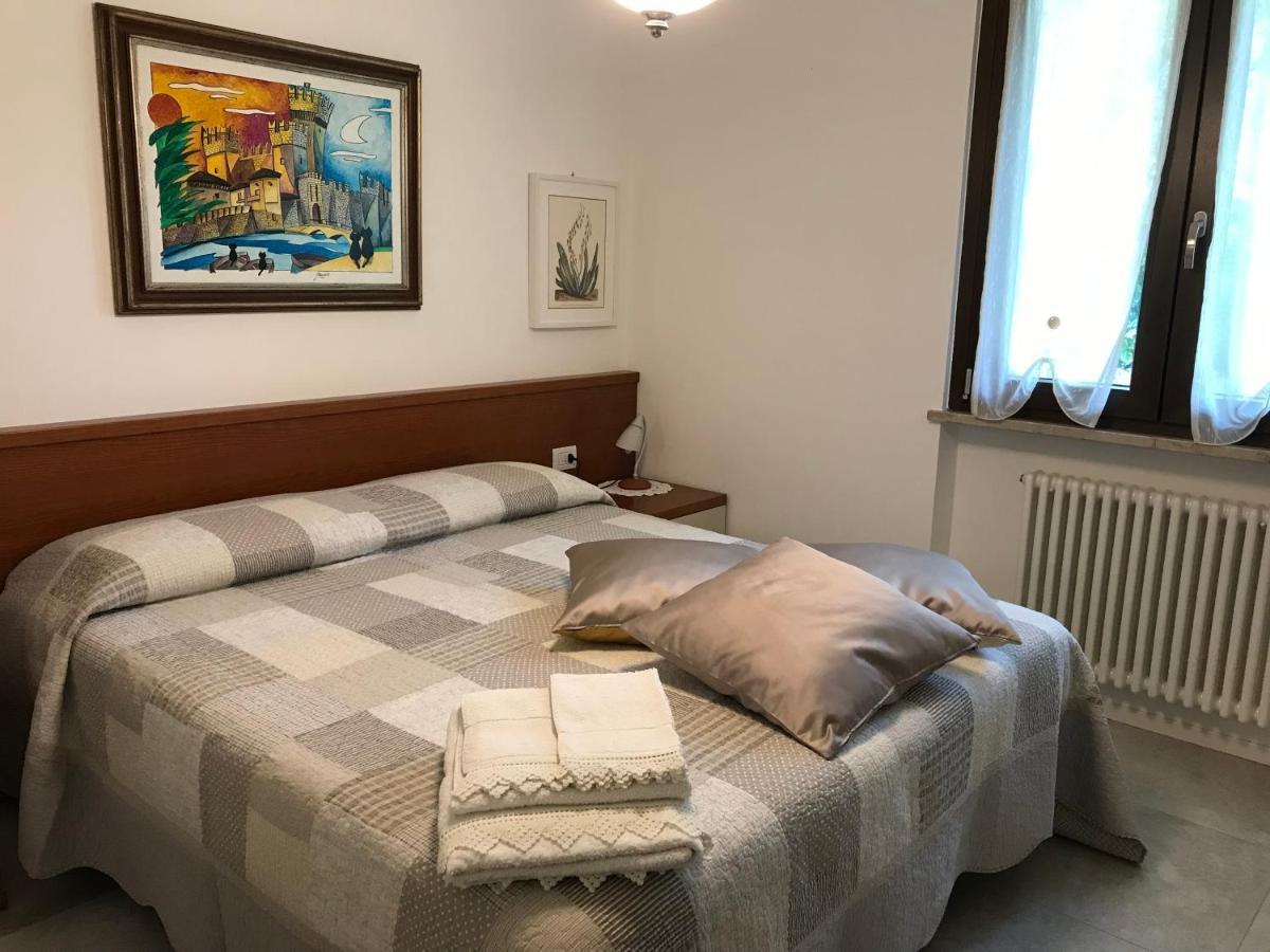Casa Mary Due - Trilocale Con Giardino Privato A Due Passi Dal Lago Сірміоне Екстер'єр фото