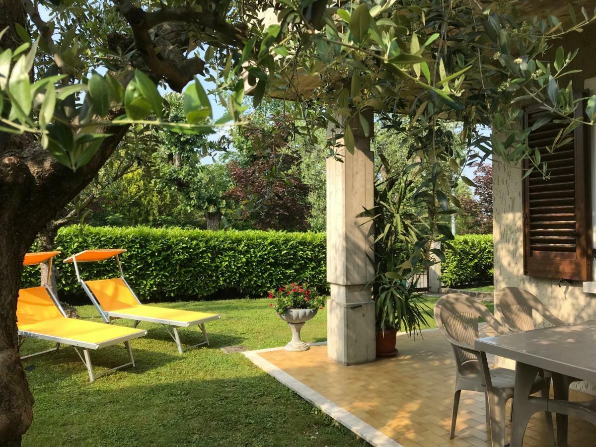 Casa Mary Due - Trilocale Con Giardino Privato A Due Passi Dal Lago Сірміоне Екстер'єр фото