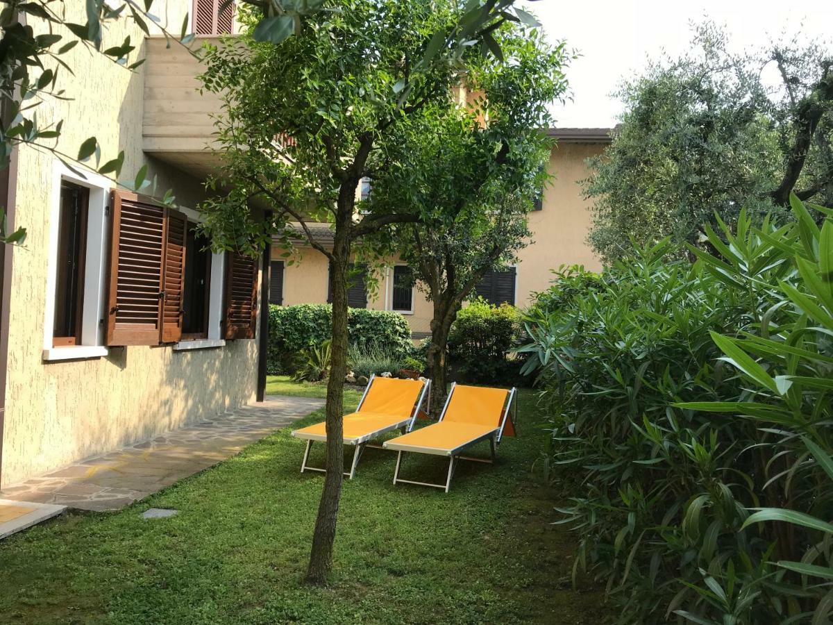 Casa Mary Due - Trilocale Con Giardino Privato A Due Passi Dal Lago Сірміоне Екстер'єр фото